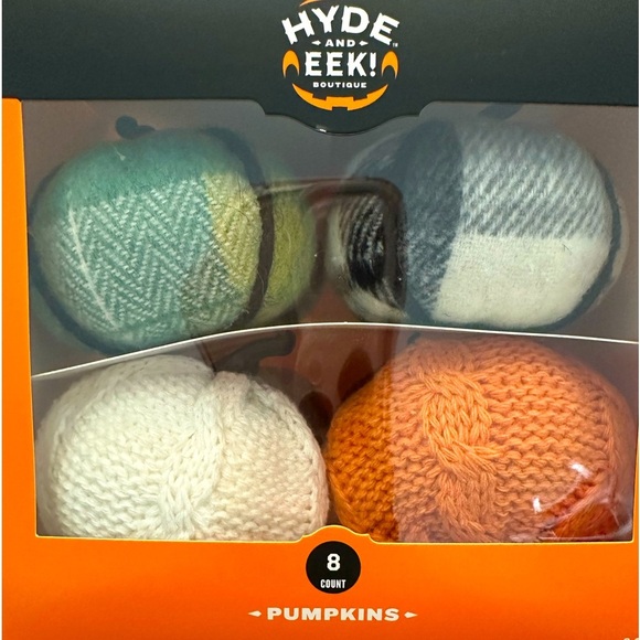 Box Of 8 Mini Knitted Pumpkins Brand New - Picture 1 of 2